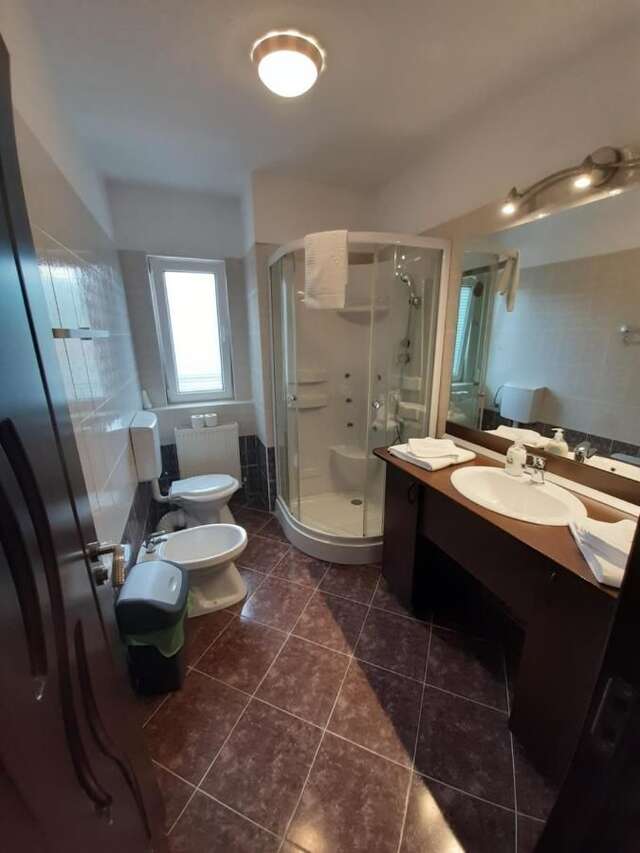 Люкс-шатры CASA ALBA BUSTENI Буштени-10